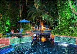 国产另类裸体游泳池视频  第2张